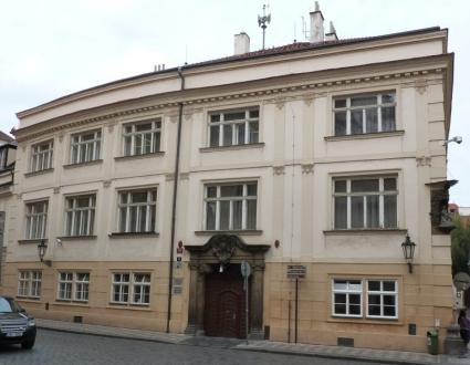 243 v nároží Husovy a Řetězové ulice na
