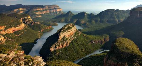 JIHOAFRICKÁ REPUBLIKA Johannesburg Hazyview - Krugerův NP Timbavati Johannesburg Port Elisabeth NP Tsitsikama Knysna Hermanus Stellenbosch Kapské město / Stolová hora, Mys dobré naděje Realizováno v
