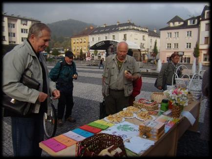 Informace ze středisek dezert jablečný a jahodový, ovesnou kaši, slepičí bujon, perník, bramborovo-tvarohové a bramborové knedlíky. Vše nám moc chutnalo. Je pravda, že něco více a něco méně.