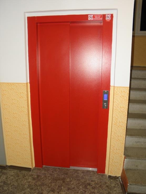 Provedení ručních šachetních dveří typ S, U, G Dvoudílné