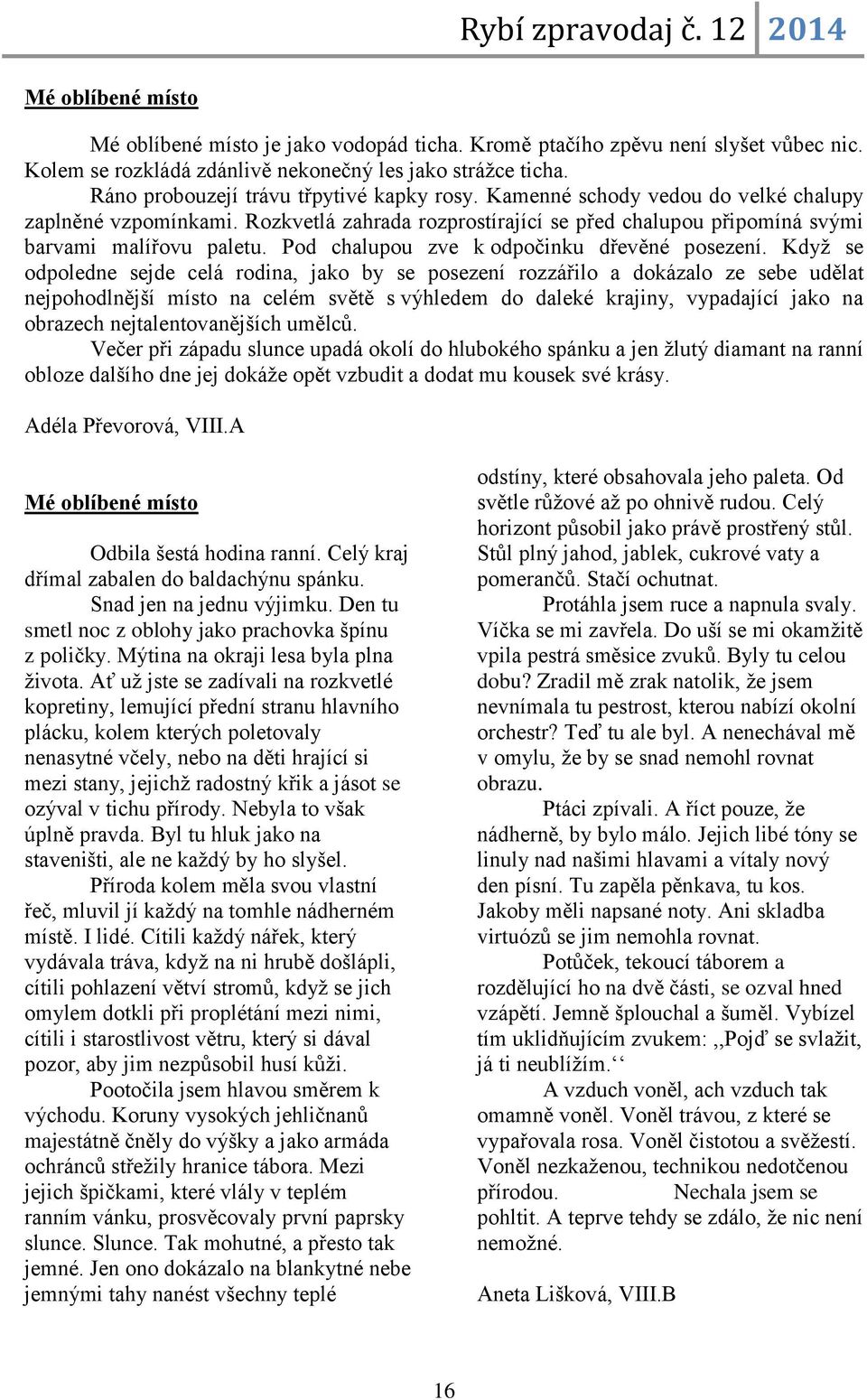 Pod chalupou zve k odpočinku dřevěné posezení.