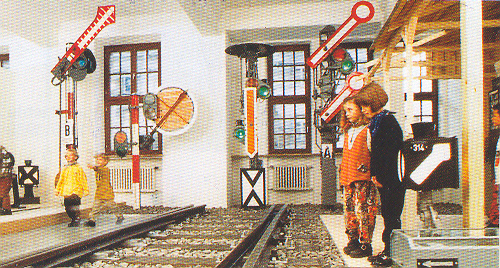 V sobotu 17. března 2001 jsme společně navštívili Dopravní muzeum v Norimberku. Po nezbytné návštěvě modelářských prodejen jsme se věnovali expozici historie železniční dopravy v Německu.