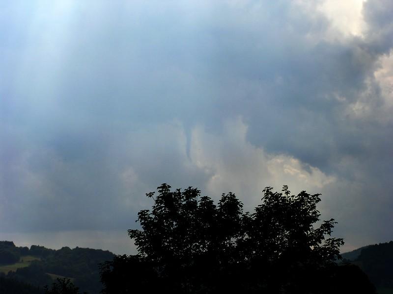 počet dnů HYDROMETEOROLOGICKÉ JEVY bouřky 8 7 6 5 4 3 2 1