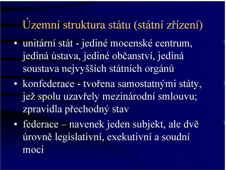 tvořena samostatnými státy, jež spolu uzavřely mezinárodní smlouvu; zpravidla přechodný