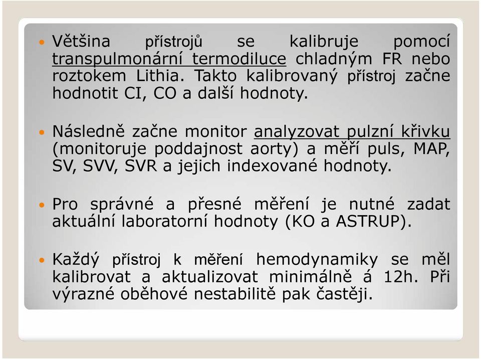 Následně začne monitor analyzovat pulzní křivku (monitoruje poddajnost aorty) a měří puls, MAP, SV, SVV, SVR a jejich indexované