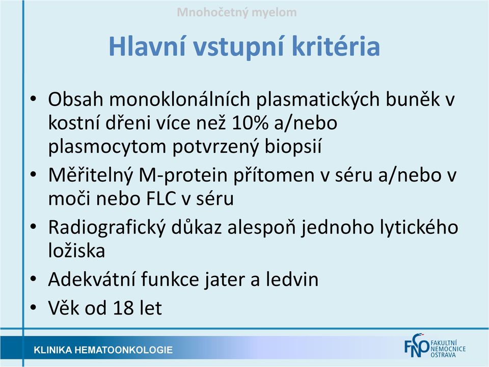 Měřitelný M-protein přítomen v séru a/nebo v moči nebo FLC v séru