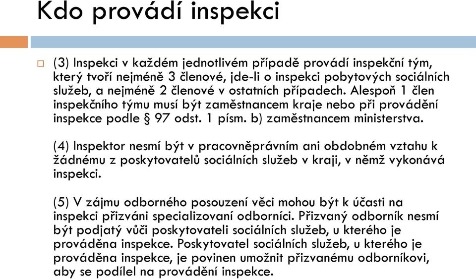 (4) Inspektor nesmí být v pracovněprávním ani obdobném vztahu k žádnému z poskytovatelů sociálních služeb v kraji, v němž vykonává inspekci.