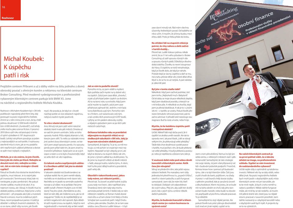Před moderně vydesignovaným a profesionálně vybaveným klientským centrem parkuje bílé BMW X5. Jsme na návštěvě u regionálního ředitele Michala Koubka.