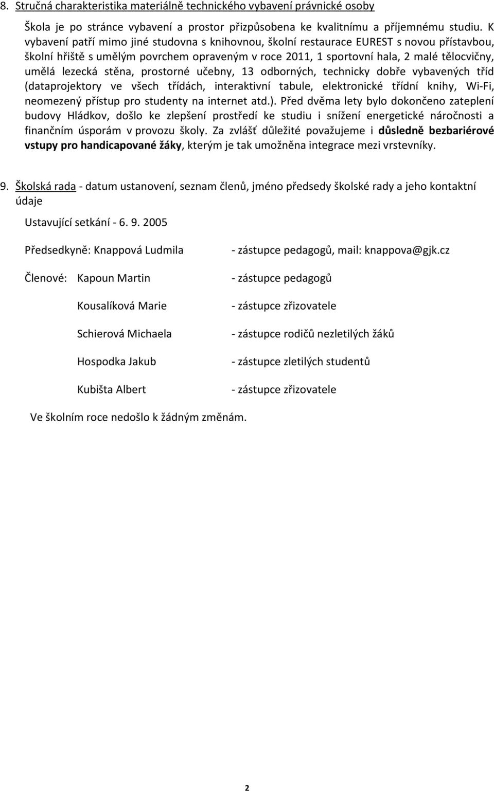 stěna, prostorné učebny, 13 odborných, technicky dobře vybavených tříd (dataprojektory ve všech třídách, interaktivní tabule, elektronické třídní knihy, Wi-Fi, neomezený přístup pro studenty na