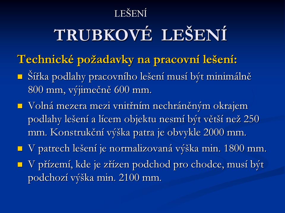 Volná mezera mezi vnitřním nechráněným okrajem podlahy lešení a lícem objektu nesmí být větší než 250 mm.