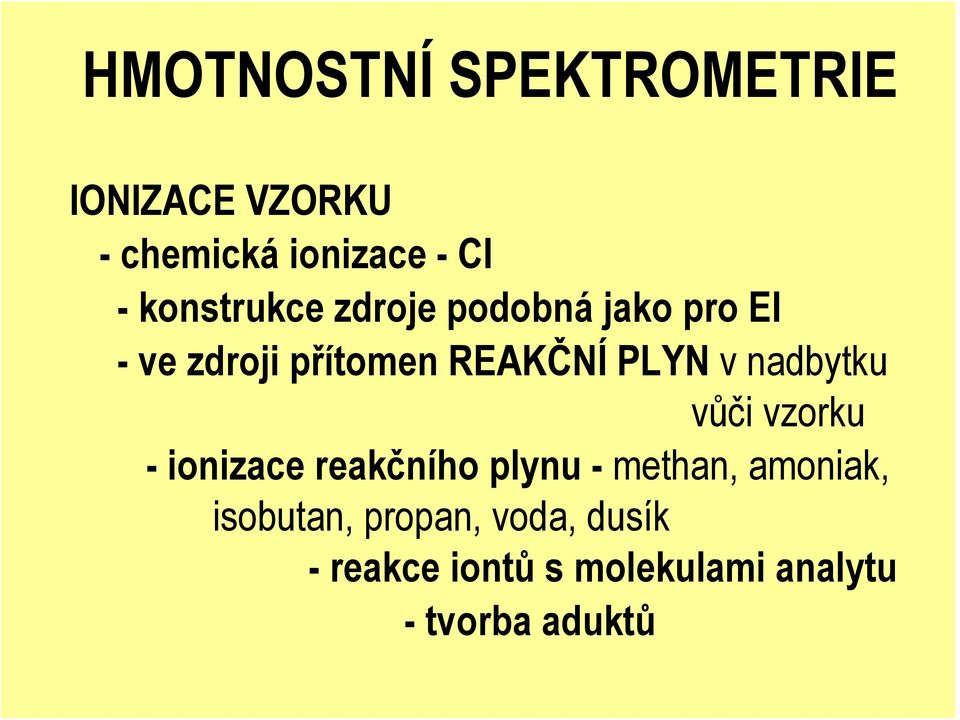 v nadbytku vůči vzorku - ionizace reakčního plynu - methan, amoniak,