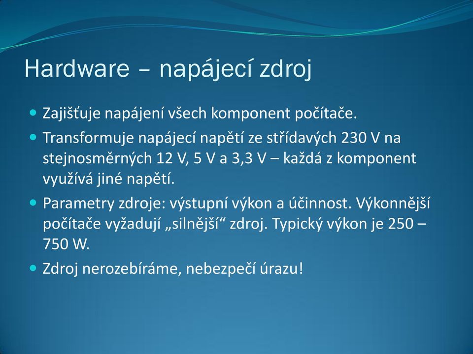 každá z komponent využívá jiné napětí. Parametry zdroje: výstupní výkon a účinnost.