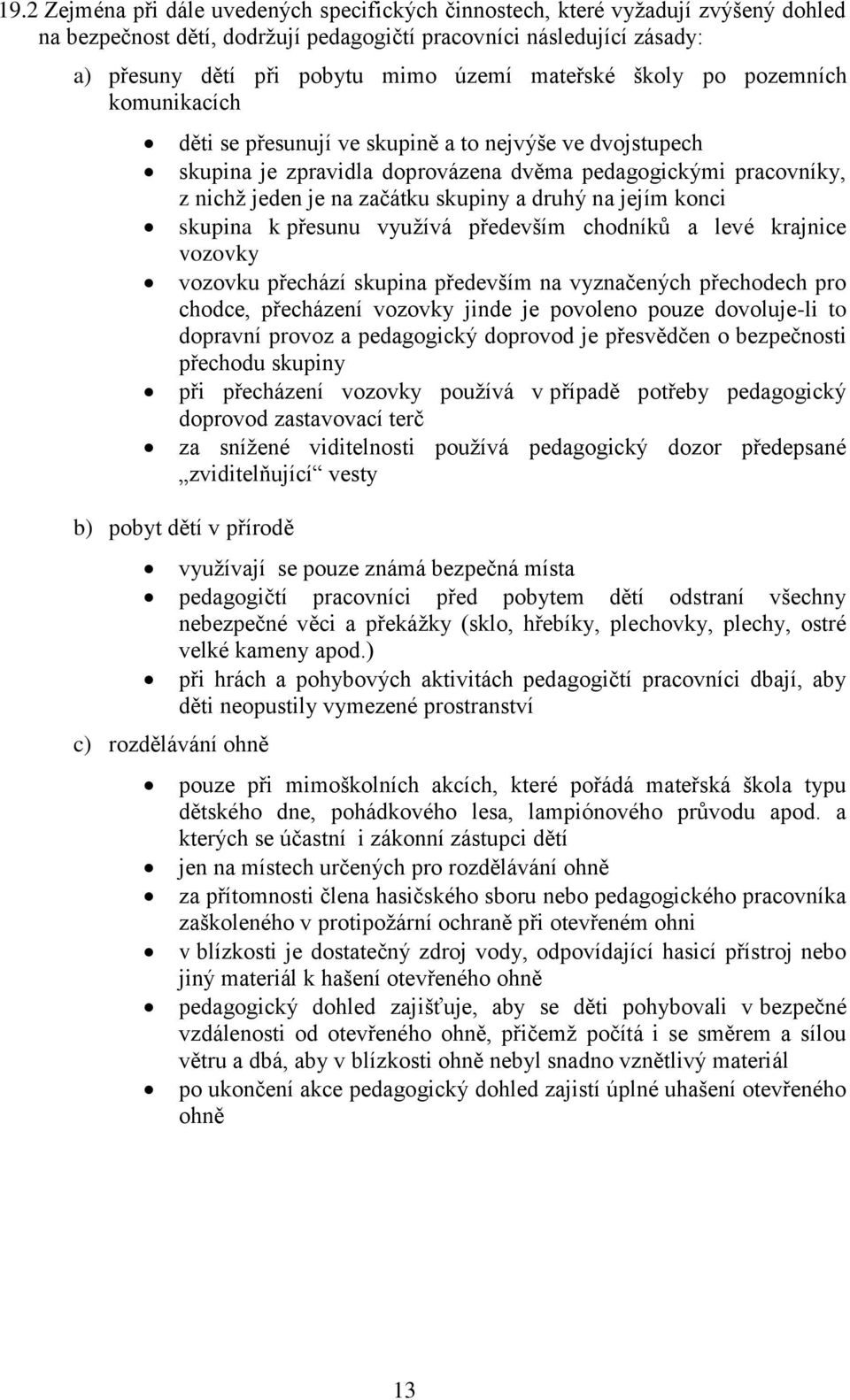 a druhý na jejím konci skupina k přesunu využívá především chodníků a levé krajnice vozovky vozovku přechází skupina především na vyznačených přechodech pro chodce, přecházení vozovky jinde je