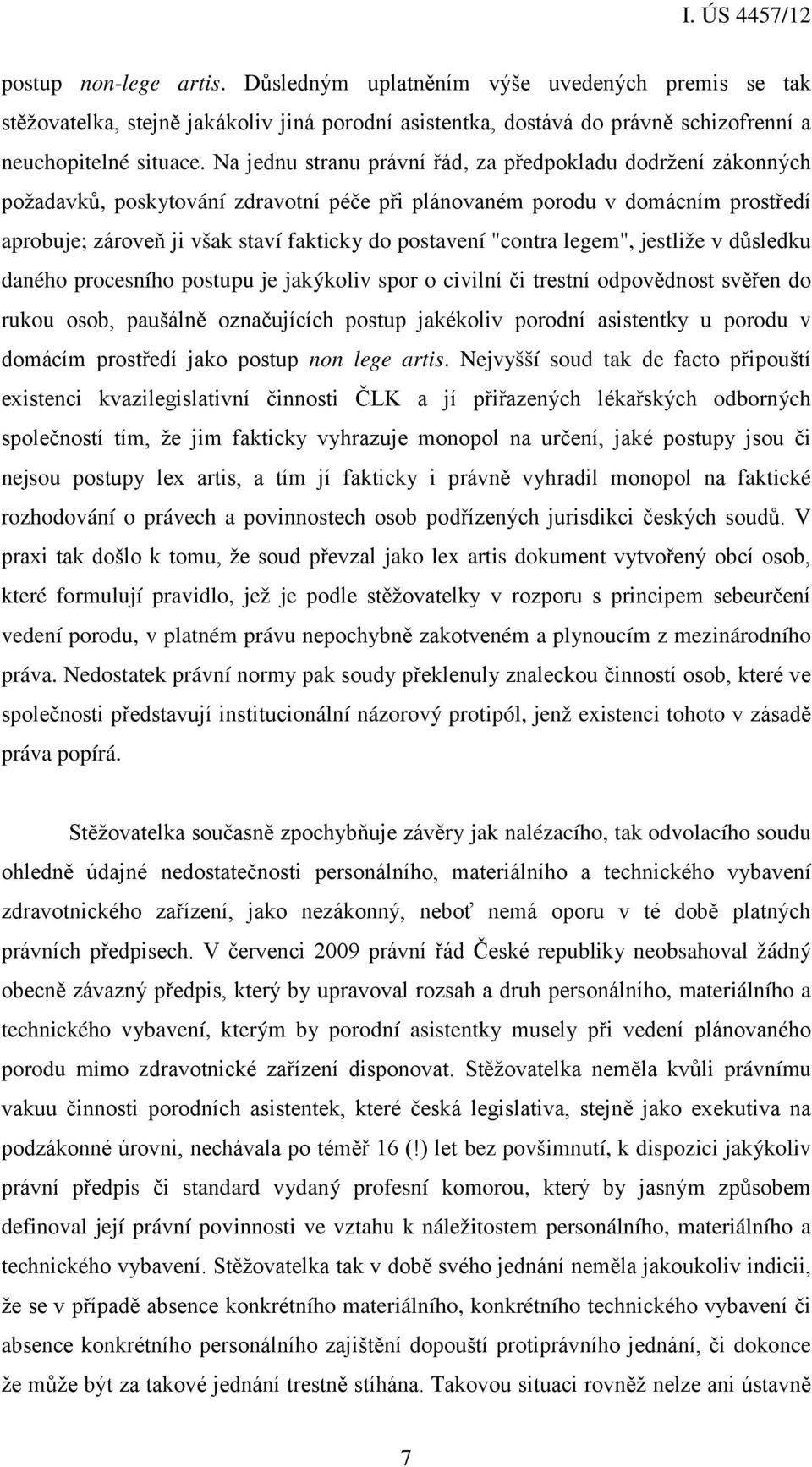 "contra legem", jestliže v důsledku daného procesního postupu je jakýkoliv spor o civilní či trestní odpovědnost svěřen do rukou osob, paušálně označujících postup jakékoliv porodní asistentky u