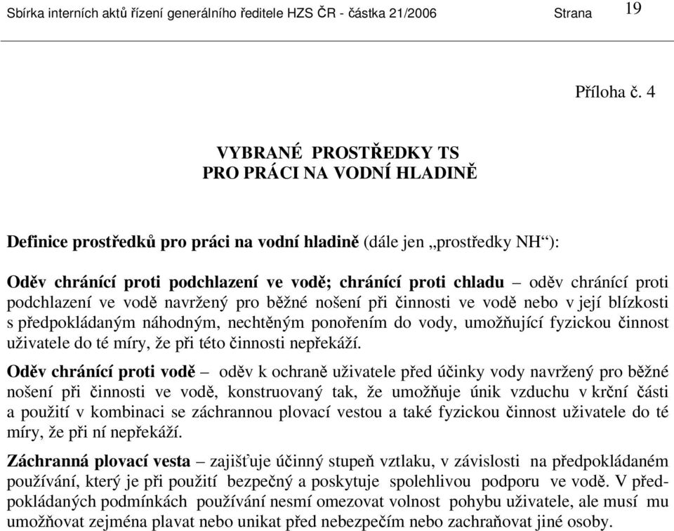 chránící proti podchlazení ve vodě navržený pro běžné nošení při činnosti ve vodě nebo v její blízkosti s předpokládaným náhodným, nechtěným ponořením do vody, umožňující fyzickou činnost uživatele
