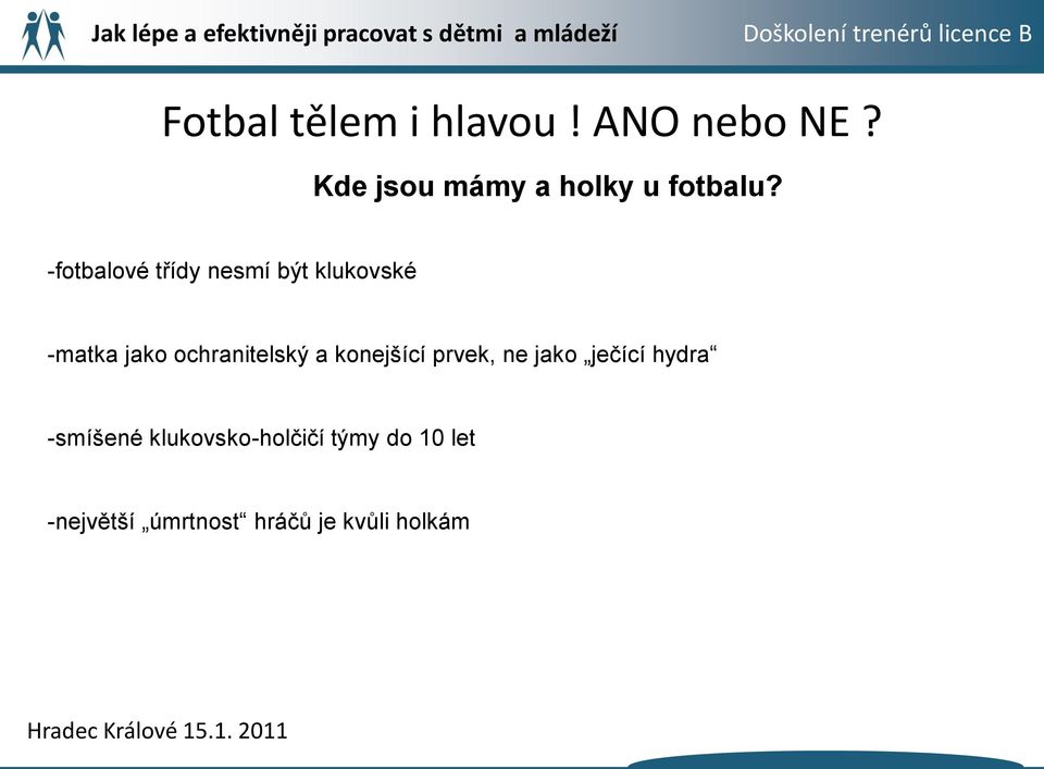 -fotbalové třídy nesmí být klukovské -matka jako ochranitelský