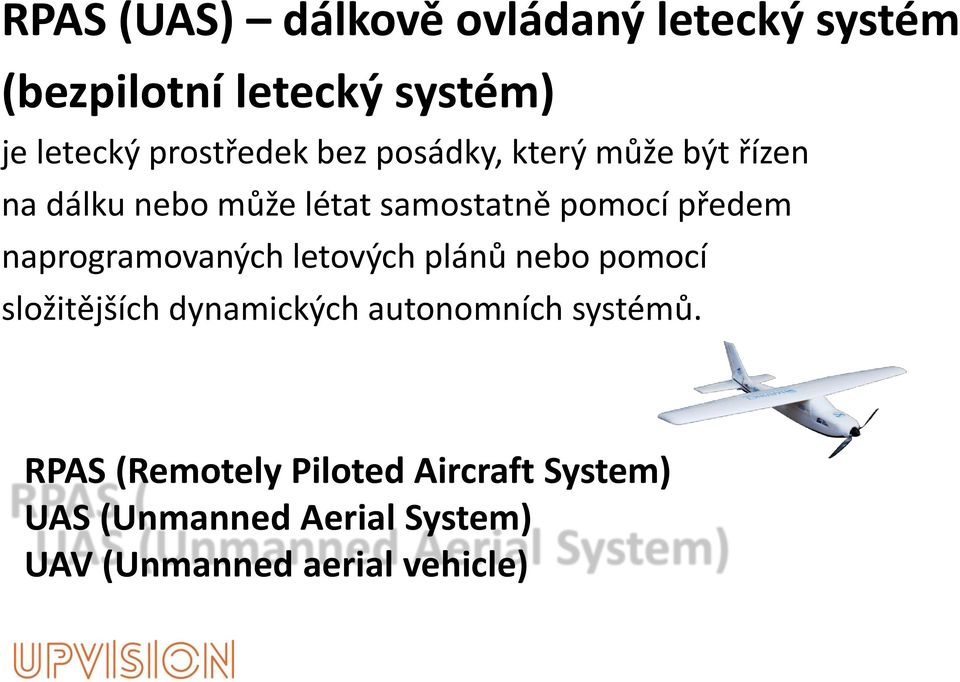 předem naprogramovaných letových plánů nebo pomocí složitějších dynamických autonomních