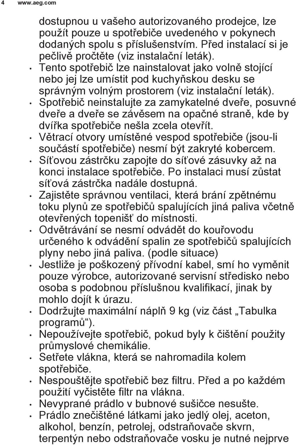 Tento spotřebič lze nainstalovat jako volně stojící nebo jej lze umístit pod kuchyňskou desku se správným volným prostorem (viz instalační leták).