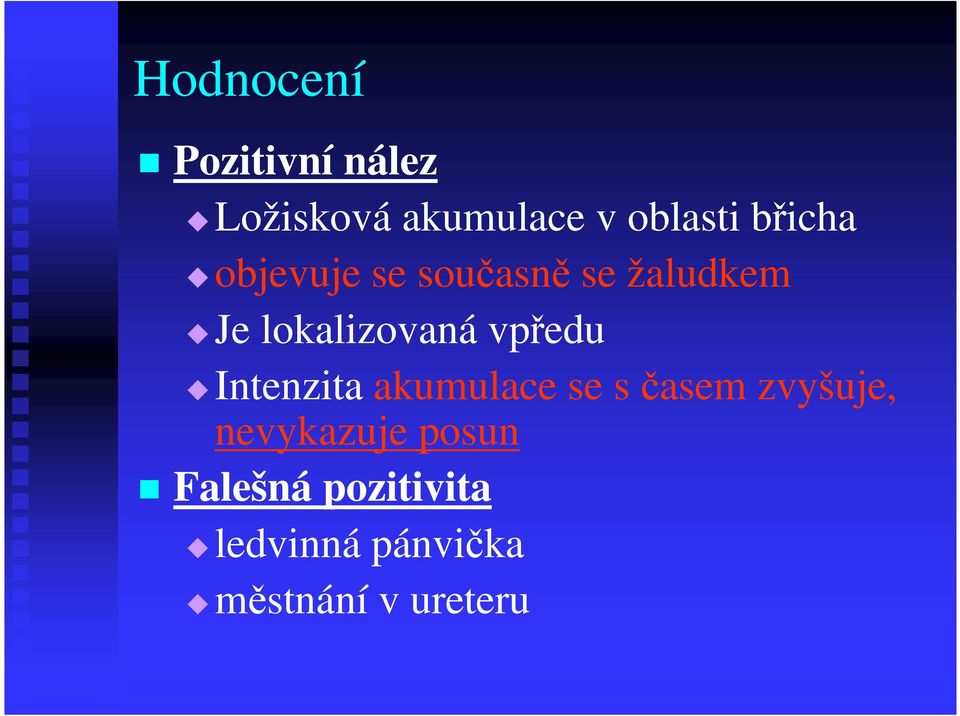 vpředu Intenzita akumulace se s časem zvyšuje, nevykazuje