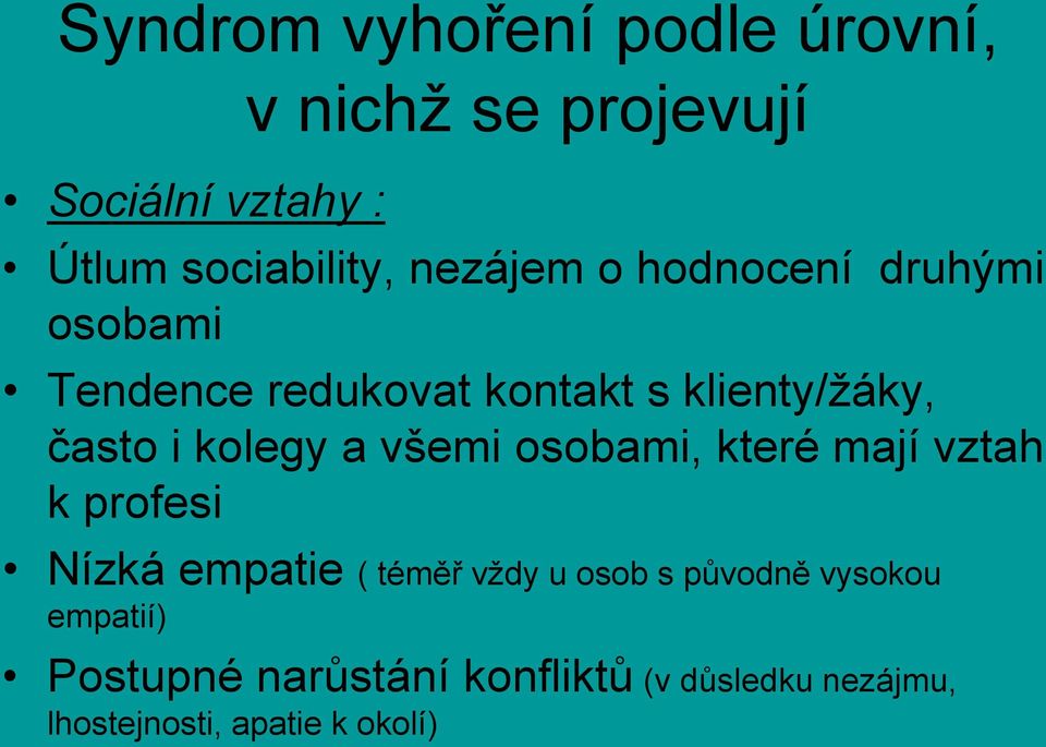 kolegy a všemi osobami, které mají vztah k profesi Nízká empatie ( téměř vždy u osob s