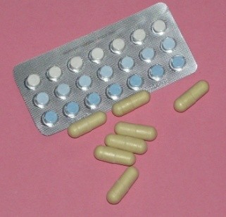 Aceton (dimethylketon) CH 3 COCH 3 Vlastnosti: C H 3 O CH 3 bezbarvá, těkavá, hořlavá kapalina s typickým zápachem