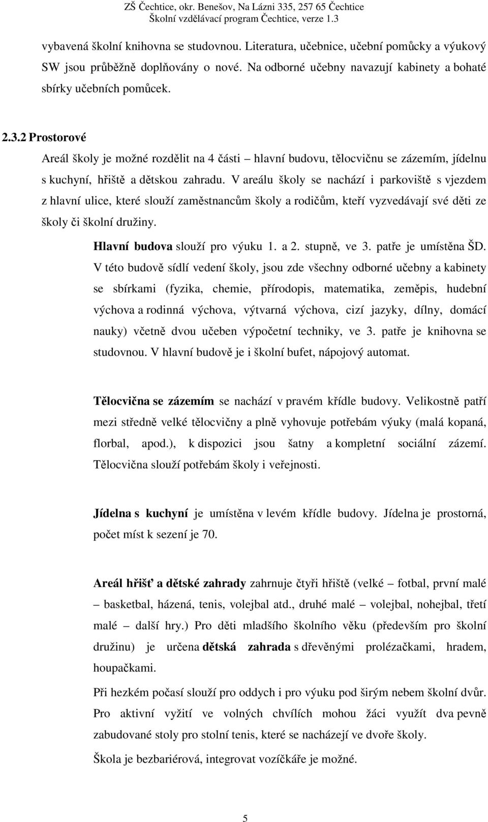 V areálu školy se nachází i parkoviště s vjezdem z hlavní ulice, které slouží zaměstnancům školy a rodičům, kteří vyzvedávají své děti ze školy či školní družiny. Hlavní budova slouží pro výuku 1.