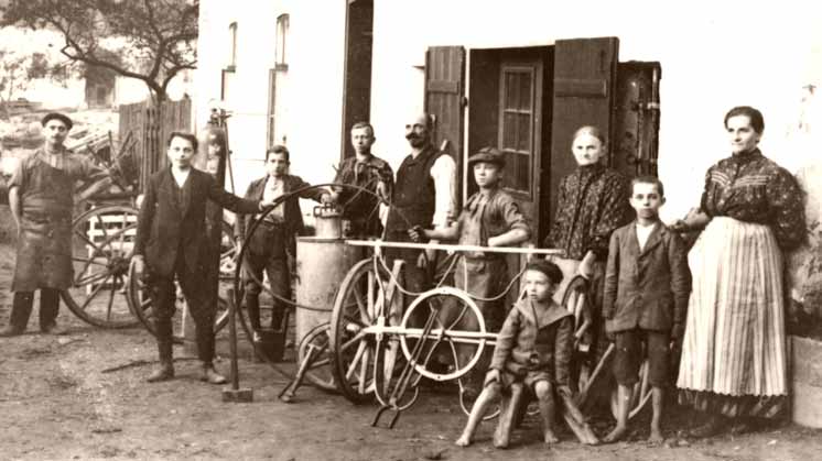 HISTORIE To vše bylo vlastně v době, kdy jsme jako školáci přijížděli na kovárnu na letní prázdniny.
