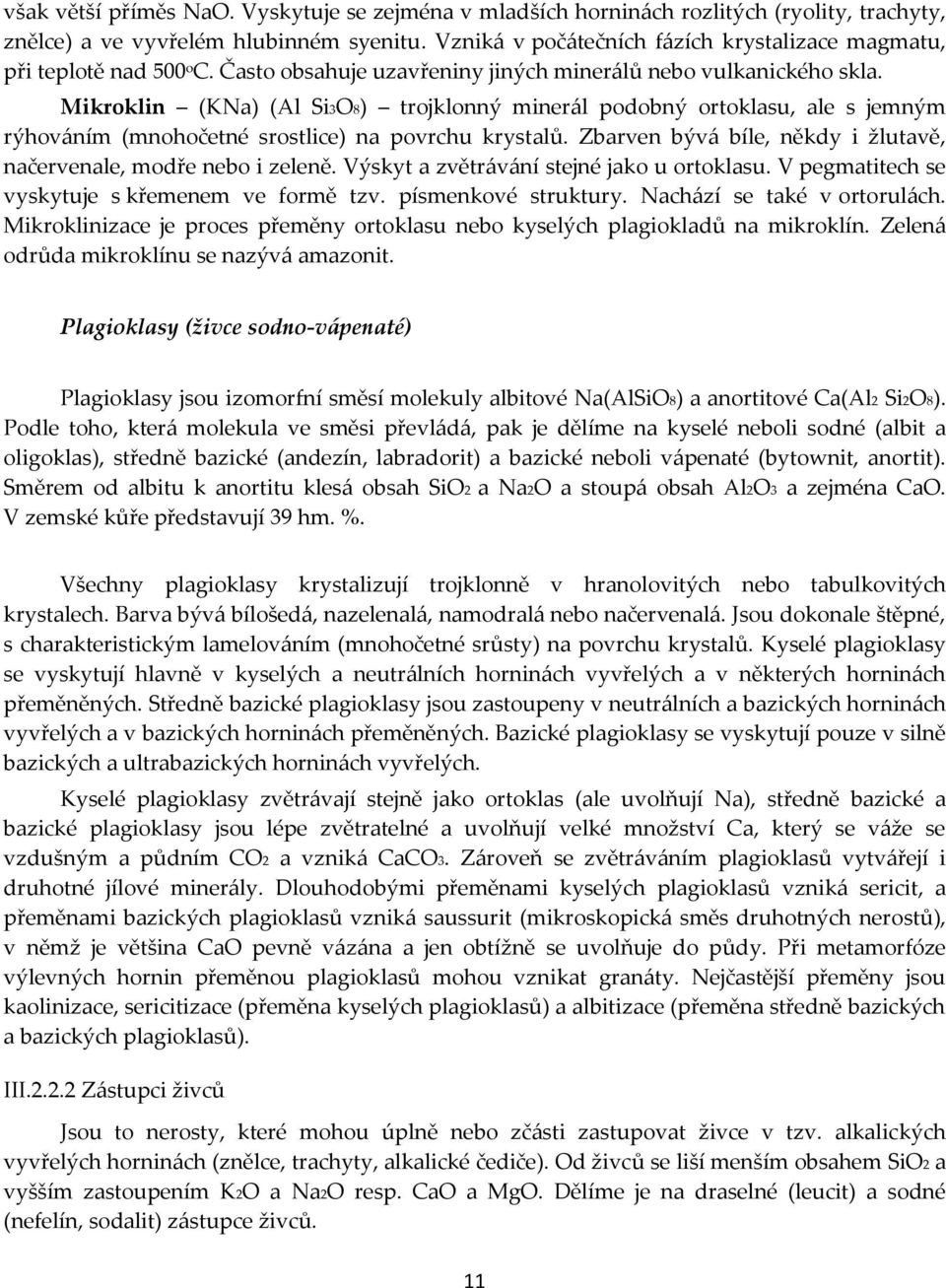 Mikroklin (KNa) (Al Si3O8) trojklonný minerál podobný ortoklasu, ale s jemným rýhováním (mnohočetné srostlice) na povrchu krystalů.