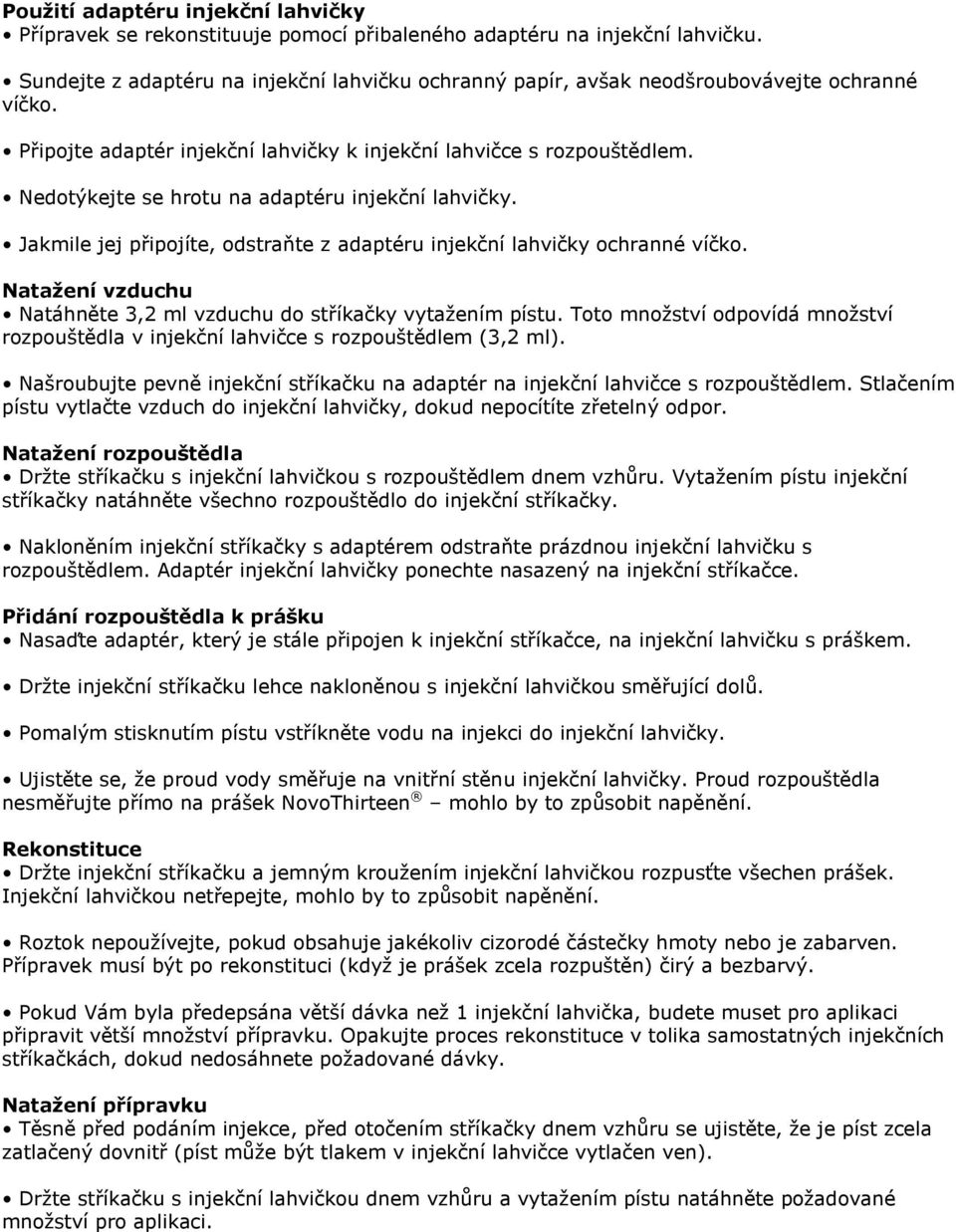 Nedotýkejte se hrotu na adaptéru injekční lahvičky. Jakmile jej připojíte, odstraňte z adaptéru injekční lahvičky ochranné víčko.