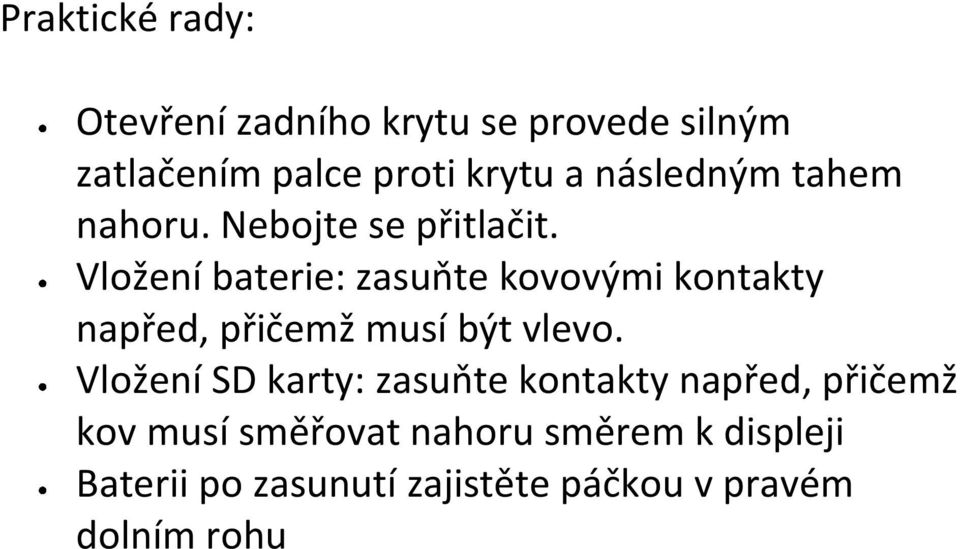 Vložení baterie: zasuňte kovovými kontakty napřed, přičemž musí být vlevo.