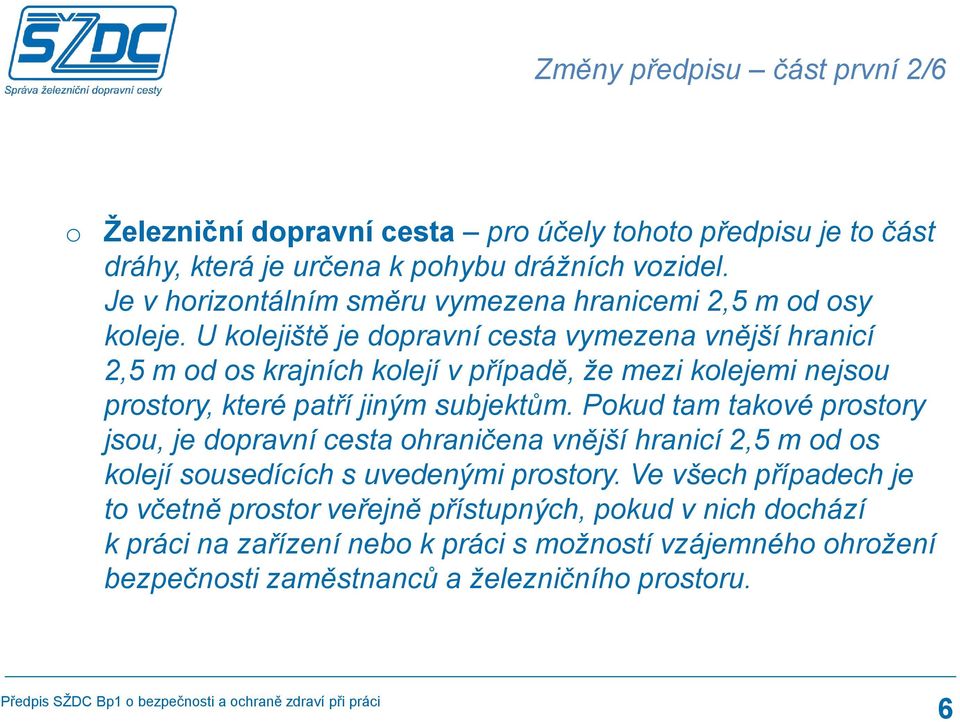 U kolejiště je dopravní cesta vymezena vnější hranicí 2,5 m od os krajních kolejí v případě, že mezi kolejemi nejsou prostory, které patří jiným subjektům.