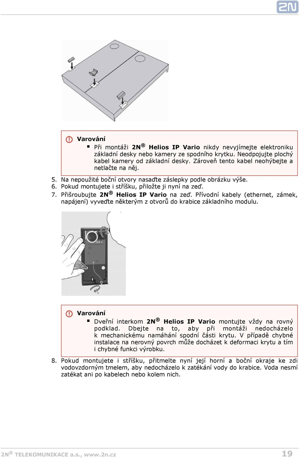 Přišroubujte 2N Helios IP Vario na zeď. Přívodní kabely (ethernet, zámek, napájení) vyveďte některým z otvorů do krabice základního modulu.