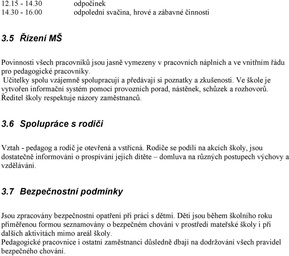 Učitelky spolu vzájemně spolupracují a předávají si poznatky a zkušenosti. Ve škole je vytvořen informační systém pomocí provozních porad, nástěnek, schůzek a rozhovorů.