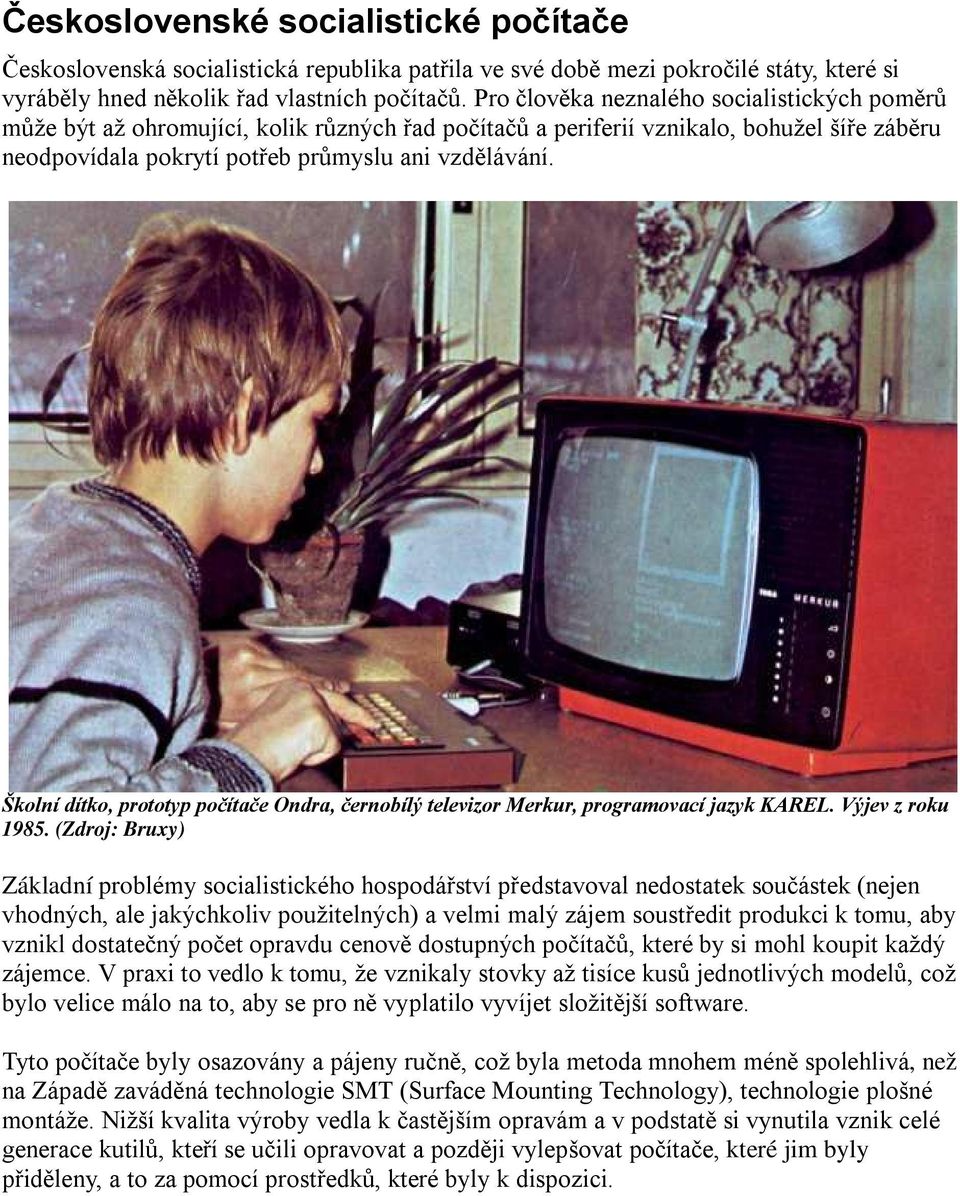 Školní dítko, prototyp počítače Ondra, černobílý televizor Merkur, programovací jazyk KAREL. Výjev z roku 1985.