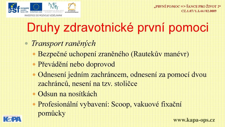 zachráncem, odnesení za pomocí dvou zachránců, nesení na tzv.