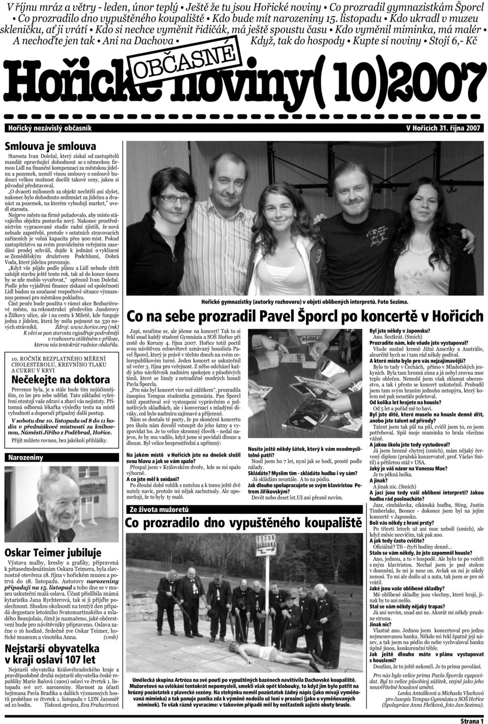 jakém místě v Hořicích jste na dnešek složil svou hlavu a jak se vám spalo? A co jste měl k snídani? Hořické gymnazistky (autorky rozhovoru) v objetí oblíbených interpretů. Foto Sezima.