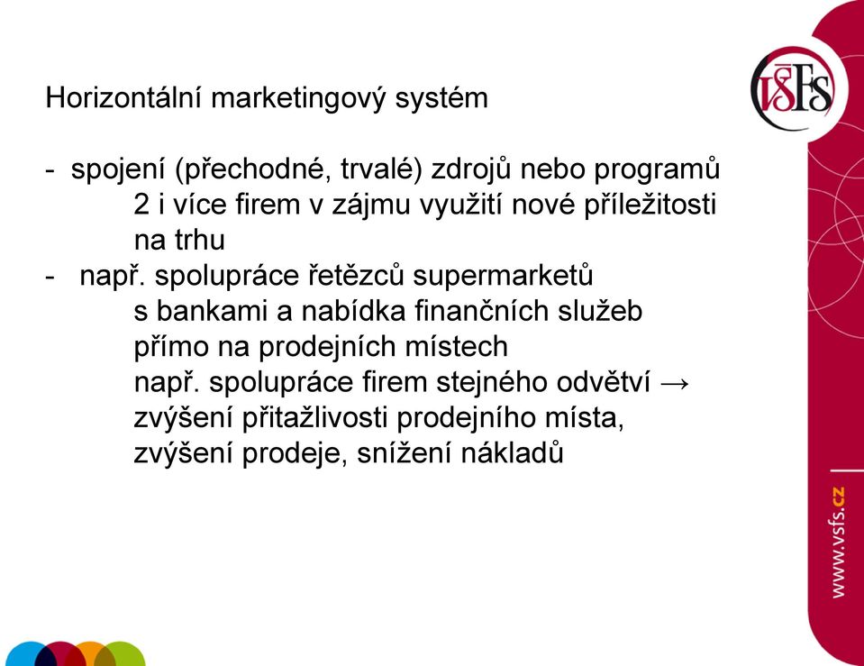 spolupráce řetězců supermarketů s bankami a nabídka finančních služeb přímo na prodejních