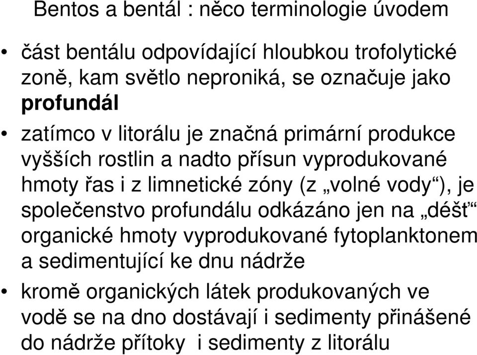 zóny (z volné vody ), je společenstvo profundálu odkázáno jen na déšť organické hmoty vyprodukované fytoplanktonem a sedimentující ke