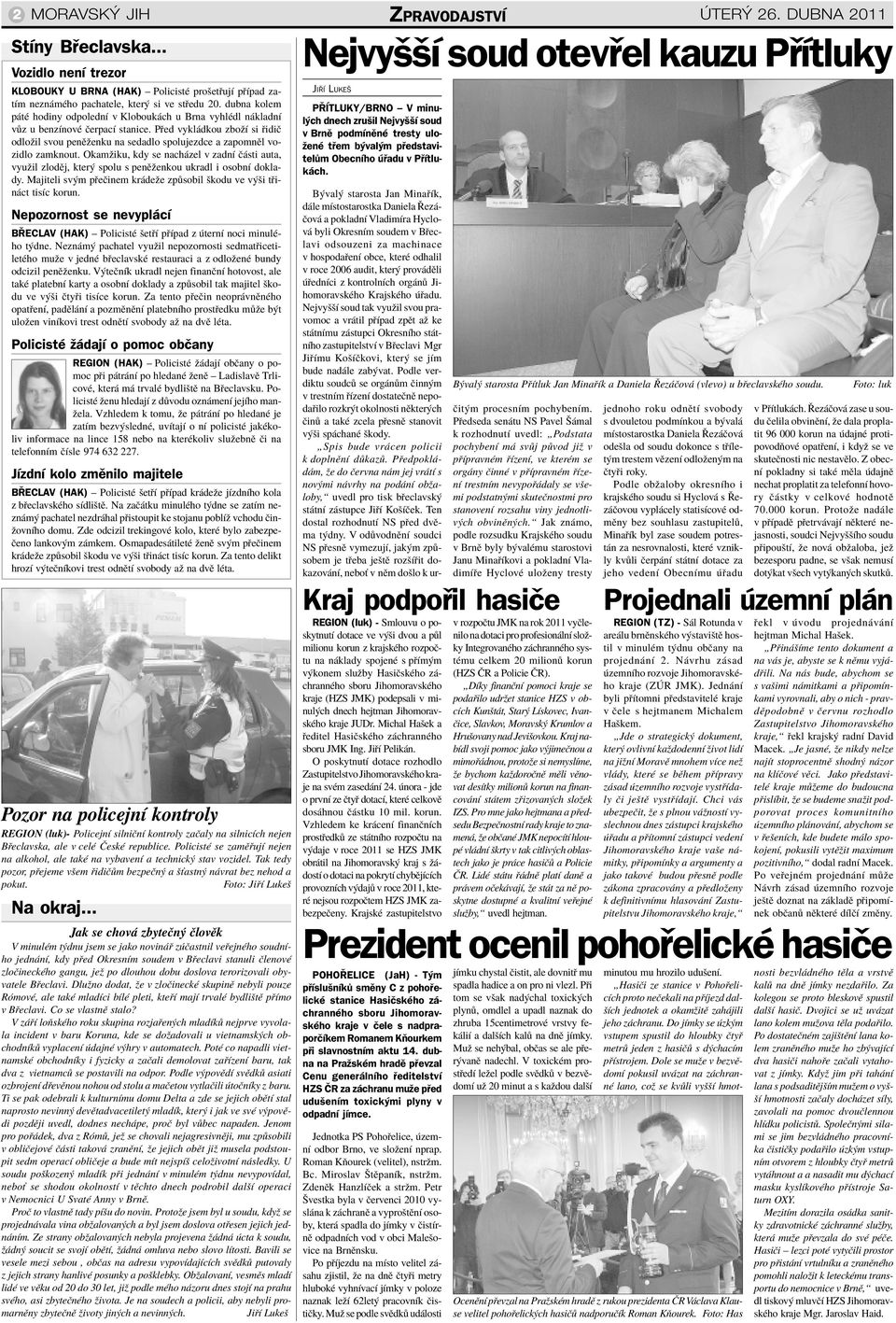 P ed vykl dkou zboûì si idië odloûil svou penïûenku na sedadlo spolujezdce a zapomnïl vozidlo zamknout.