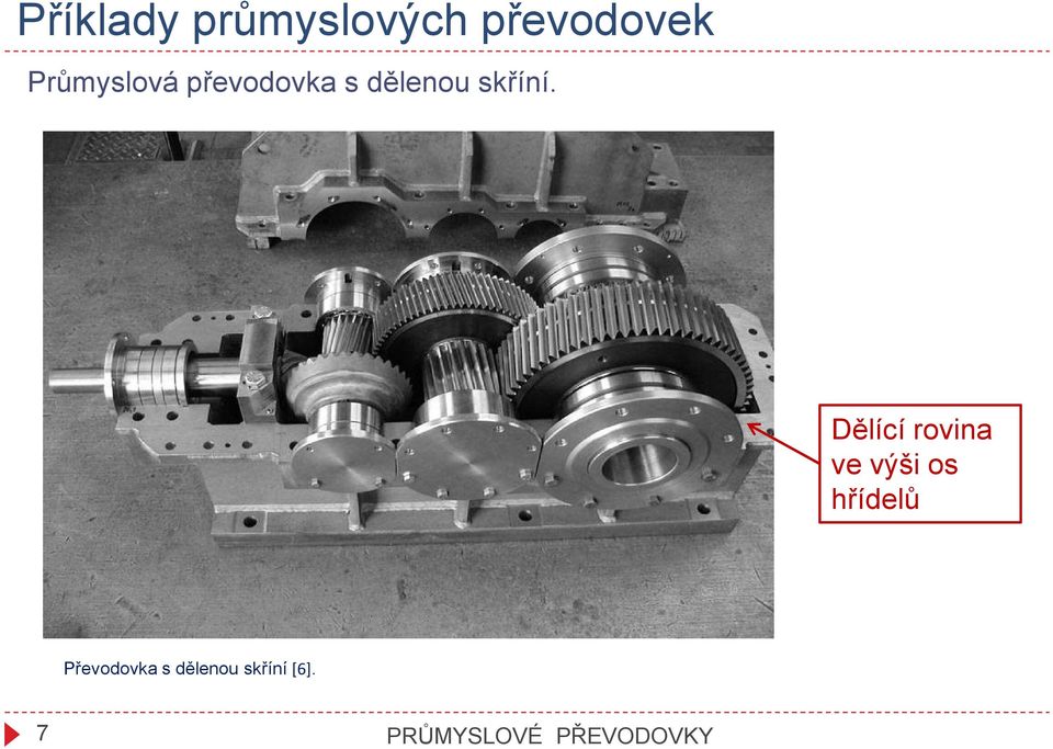 Dělící rovina ve výši os hřídelů