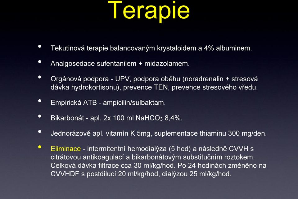 Empirická ATB - ampicilin/sulbaktam. Bikarbonát - apl. 2x 100 ml NaHCO3 8,4%. Jednorázově apl. vitamín K 5mg, suplementace thiaminu 300 mg/den.