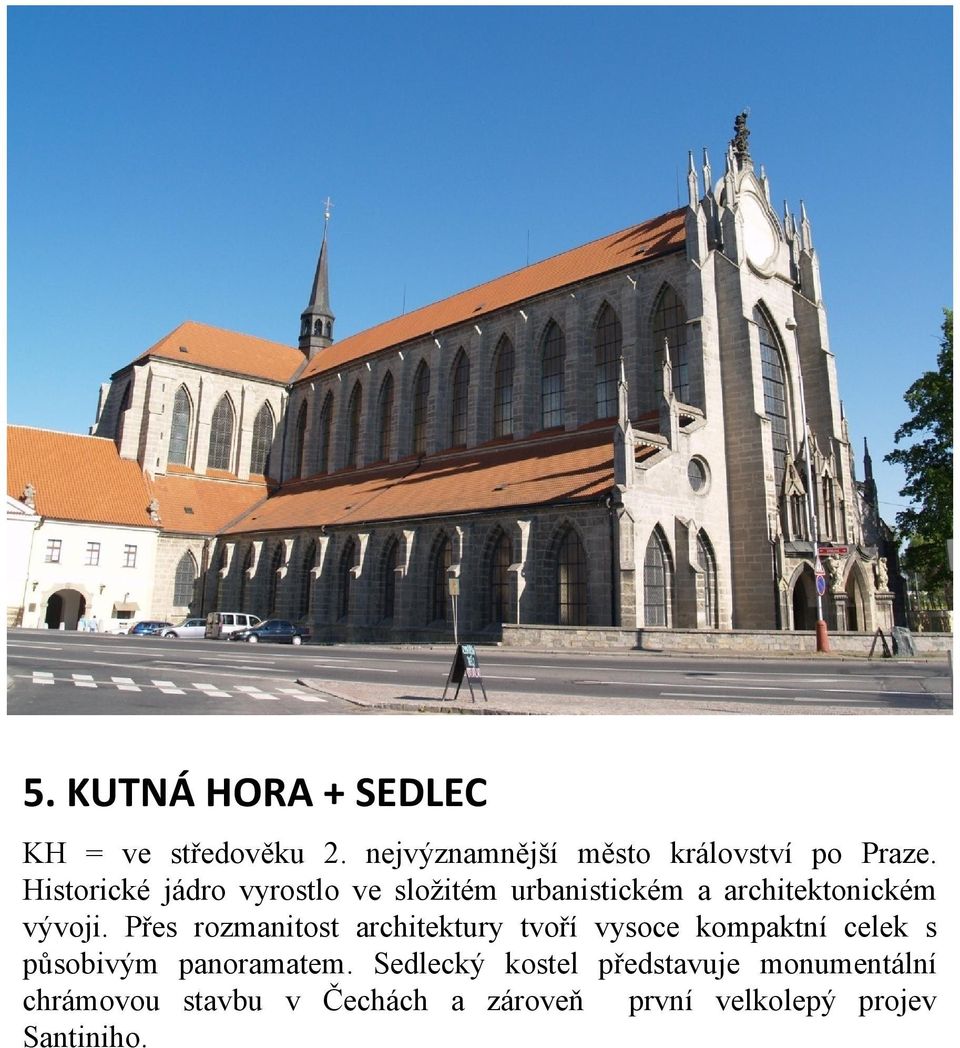 Přes rozmanitost architektury tvoří vysoce kompaktní celek s působivým panoramatem.