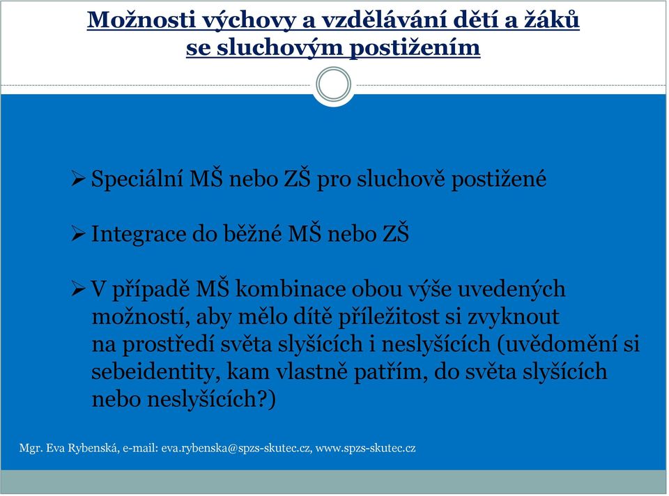 uvedených možností, aby mělo dítě příležitost si zvyknout na prostředí světa slyšících i