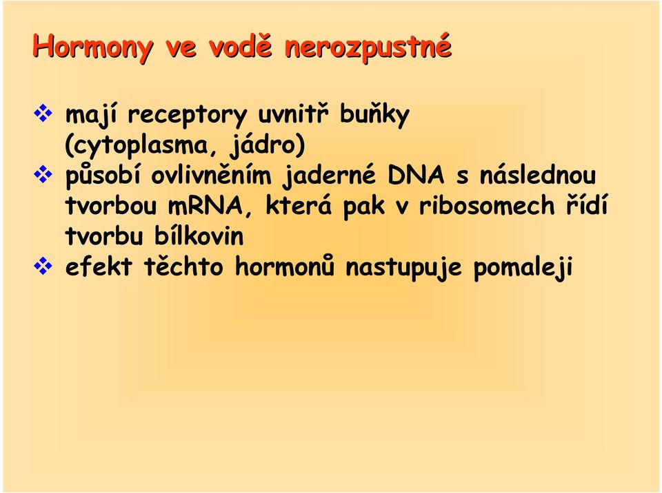 DNA s následnou tvorbou mrna, která pak v ribosomech
