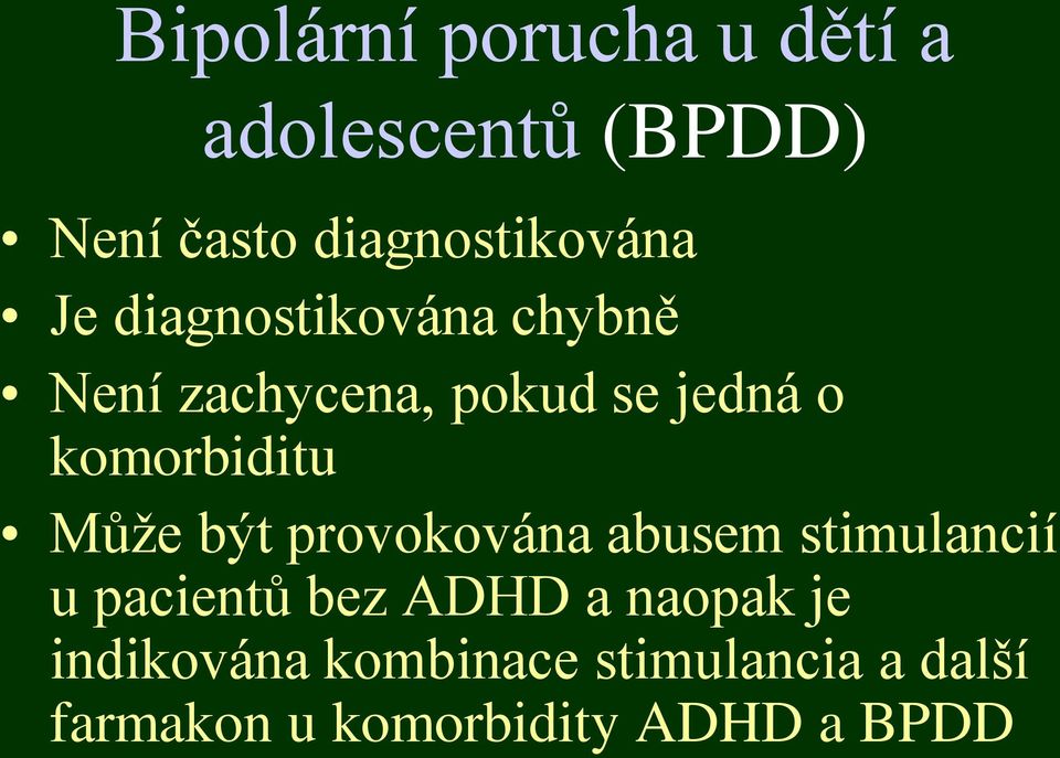 Může být provokována abusem stimulancií u pacientů bez ADHD a naopak je