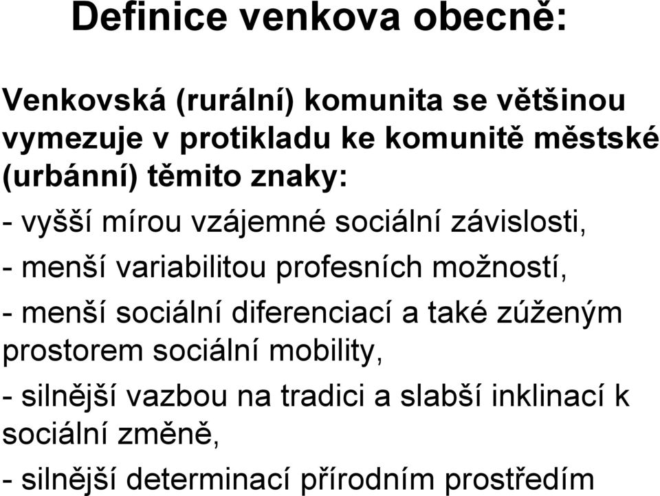 profesních možností, - menší sociální diferenciací a také zúženým prostorem sociální mobility, -