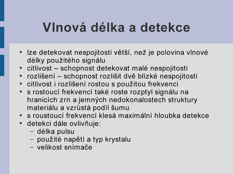 s rostoucí frekvencí také roste rozptyl signálu na hranicích zrn a jemných nedokonalostech struktury materiálu a vzrůstá podíl