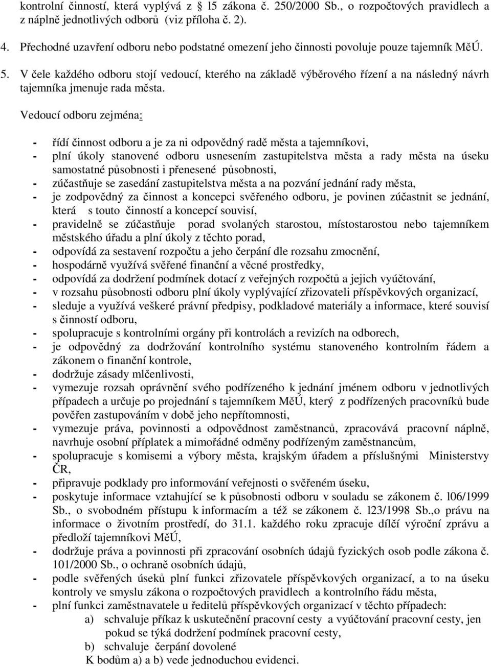 V čele každého odboru stojí vedoucí, kterého na základě výběrového řízení a na následný návrh tajemníka jmenuje rada města.