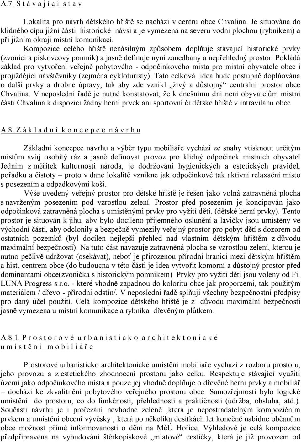 Kompozice celého hřiště nenásilným způsobem doplňuje stávající historické prvky (zvonici a pískovcový pomník) a jasně definuje nyní zanedbaný a nepřehledný prostor.