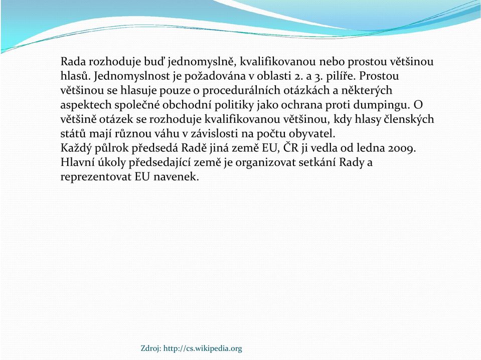 O většině otázek se rozhoduje kvalifikovanou většinou, kdy hlasy členských států mají různou váhu v závislosti na počtu obyvatel.